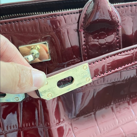 Elegant Burgundy Crocodile-Embossed Satchel - Picture 5 of 15